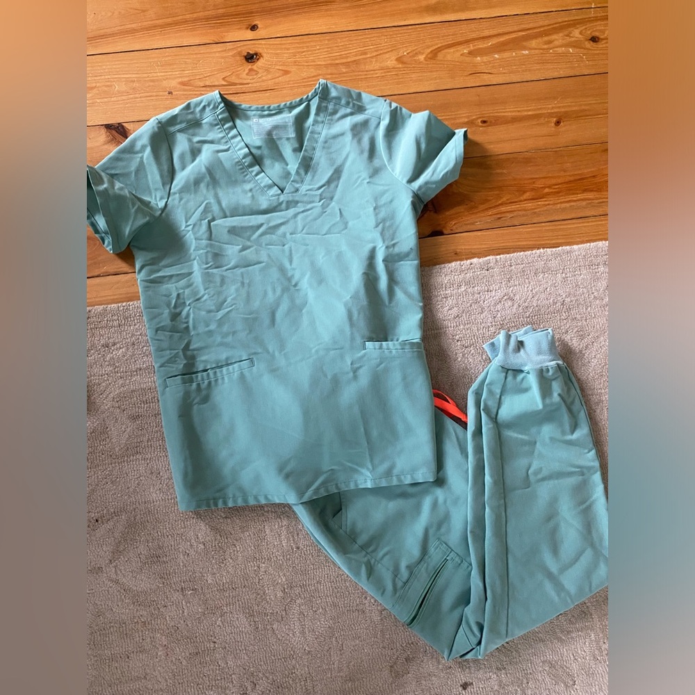 Figs scrubs
